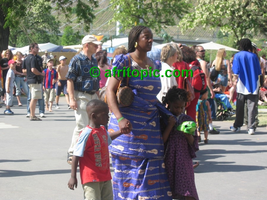 ../Images/AfricaFestival-27-28May05 260.jpg